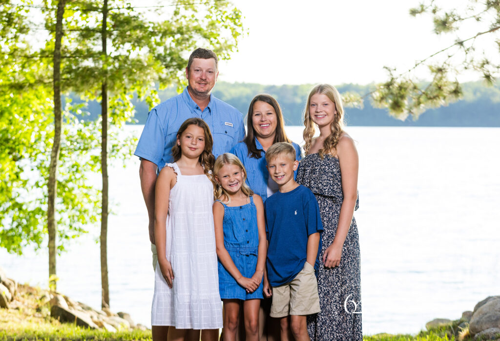 Family of Six Portrait in front of a Lake in Minnesota during summertime.